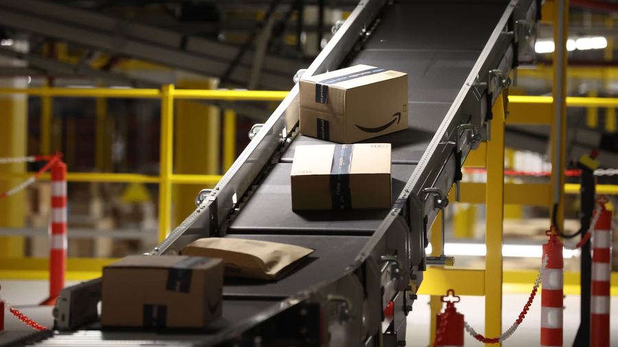 Amazon требует помечать ИИ-людей на фото